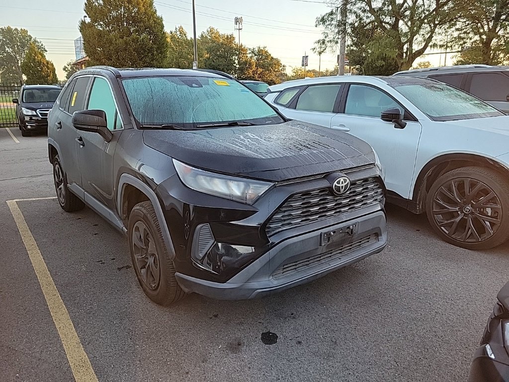 Used 2020 Toyota RAV4 LE FWD image 3