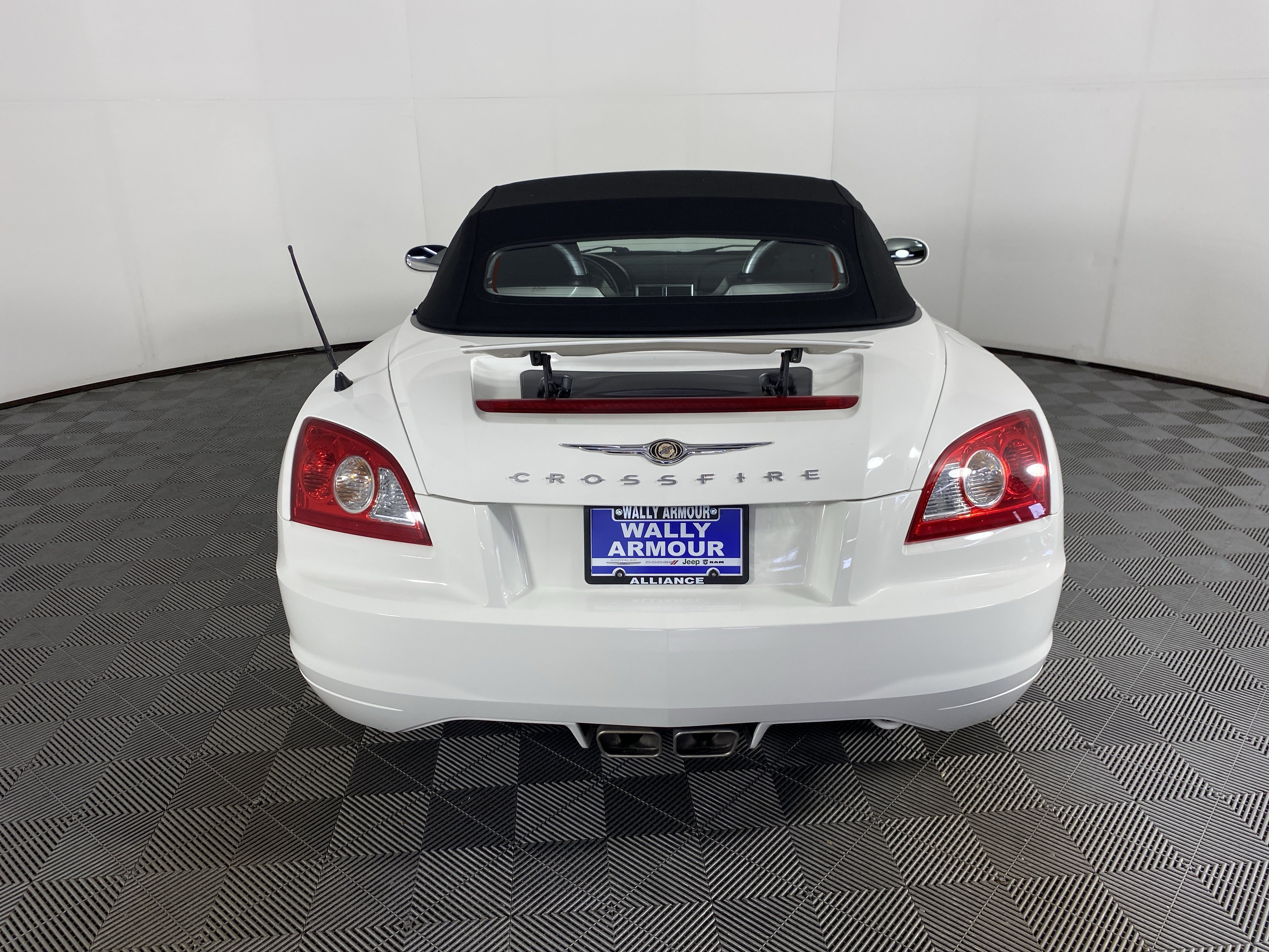 Used 2005 Chrysler Crossfire Limited RWD image 5