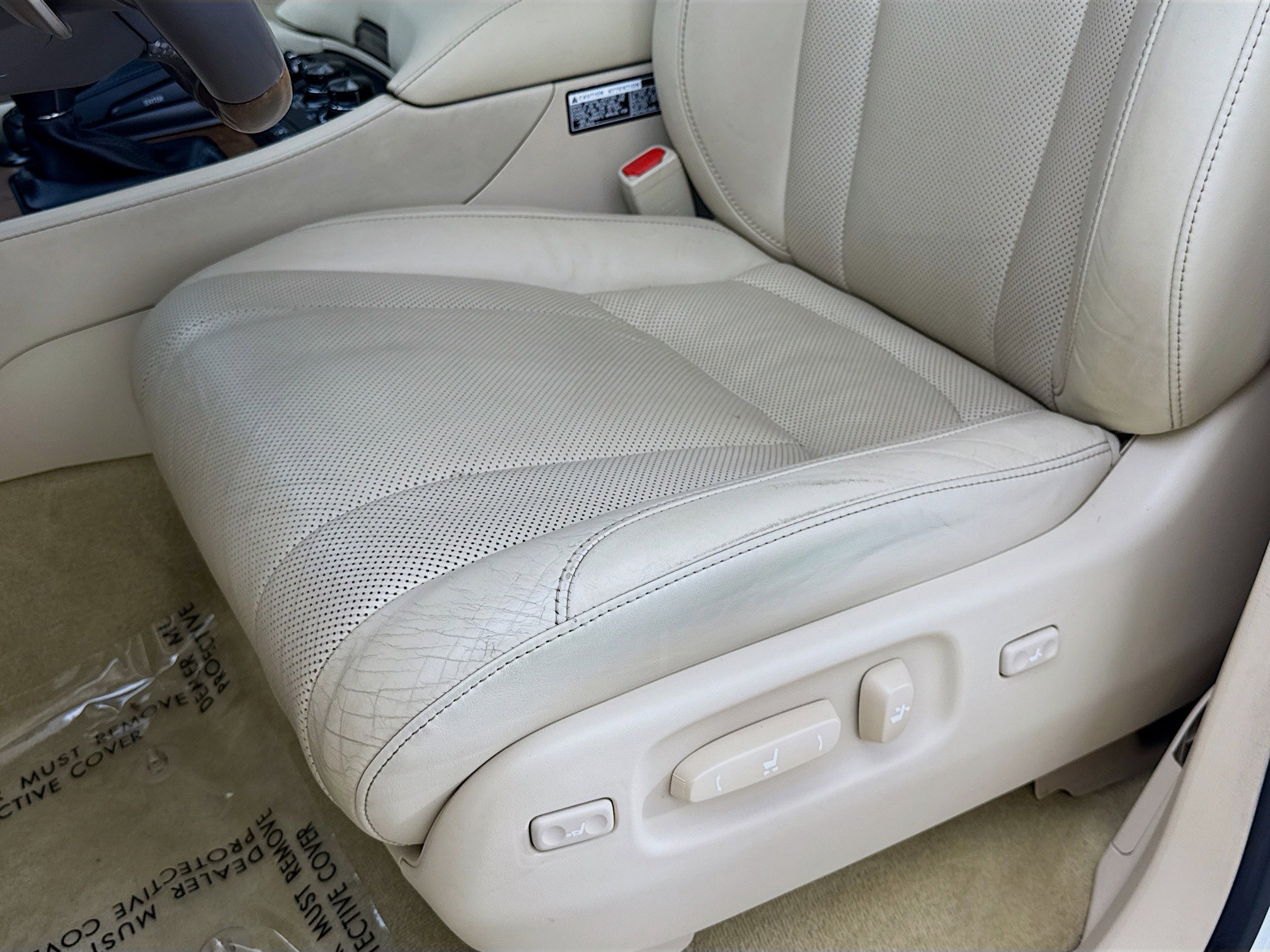 Used 2020 Lexus LX 570 4WD w/ 3rd Row & Luxury Pkg image 20