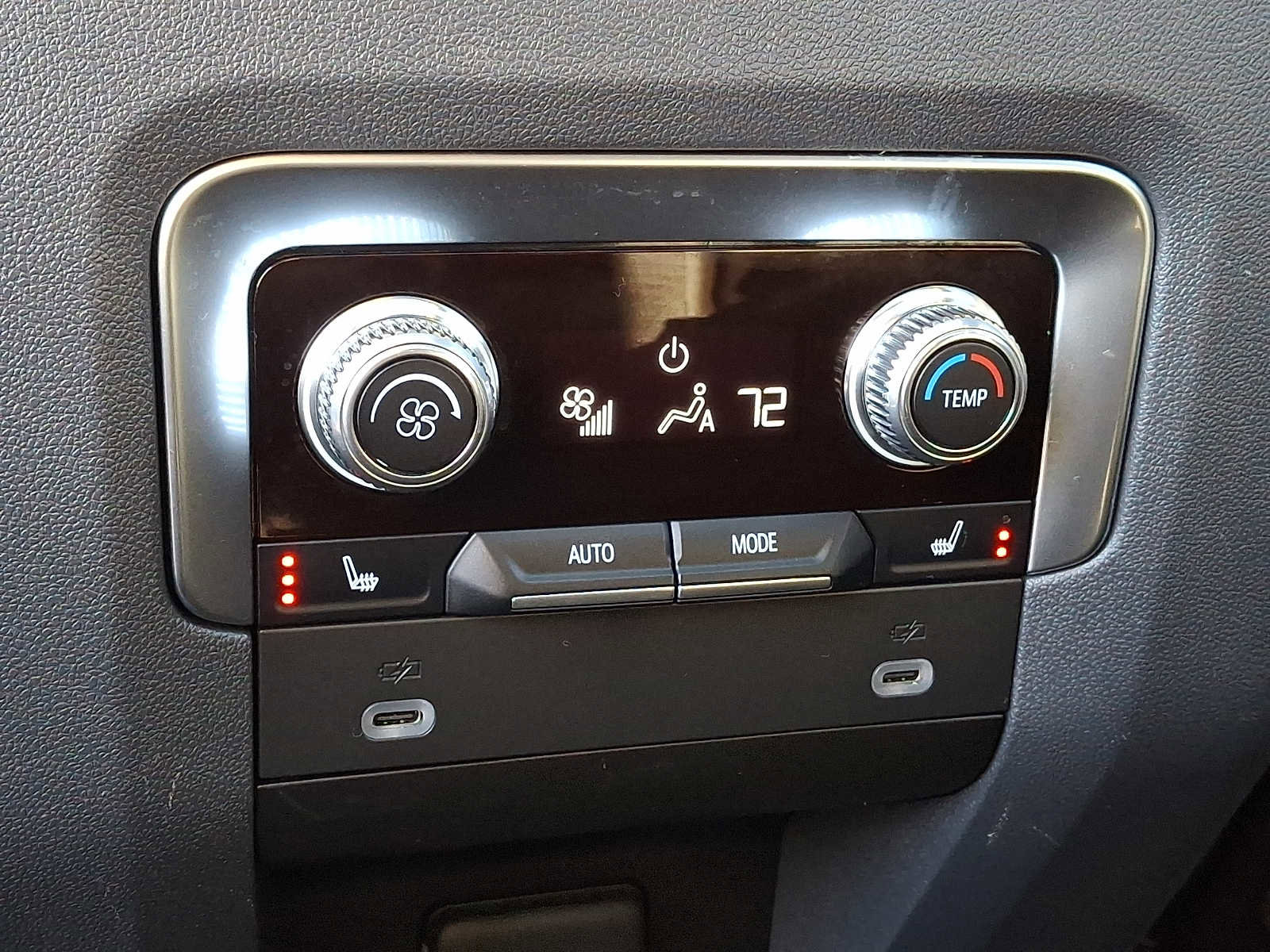 Used 2021 GMC Yukon Denali w/ Denali Premium Package image 12