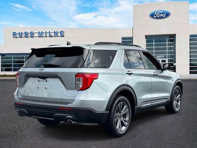 Used 2024 Ford Explorer XLT w/ Equipment Group 202A AWD/4WD image 4
