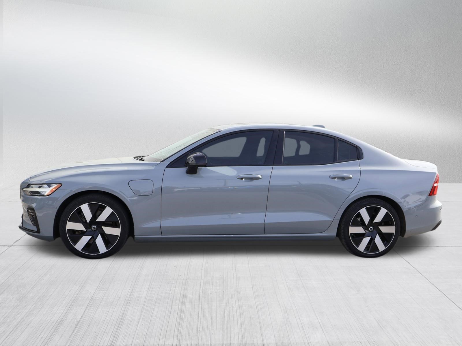 Used 2024 Volvo S60 T8 Plus w/ Climate Package image 4