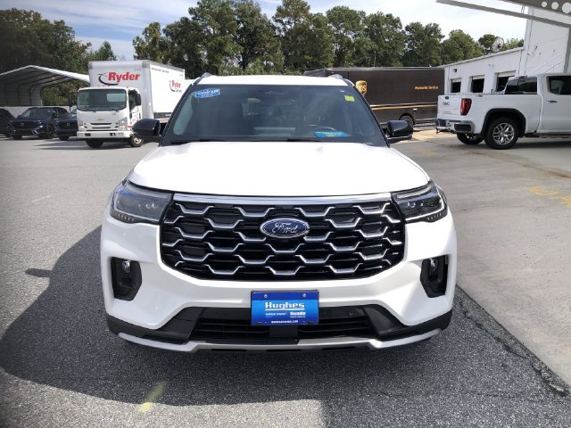 Used 2025 Ford Explorer Platinum RWD image 3