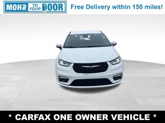 Used 2023 Chrysler Pacifica Touring-L image 8