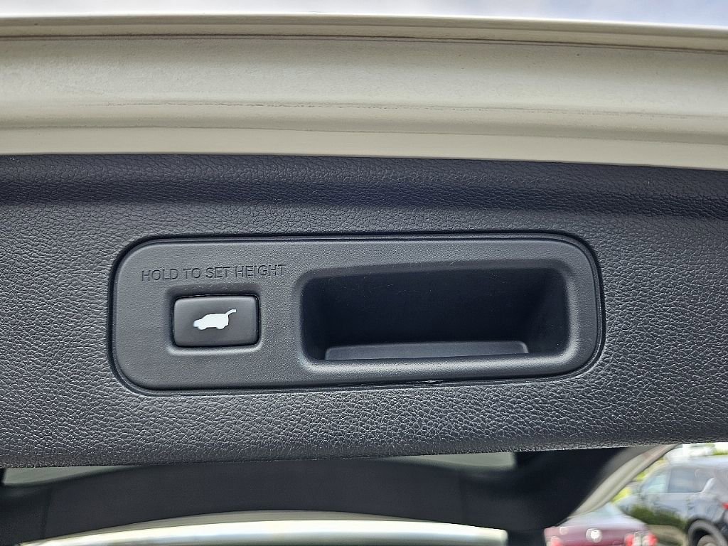 Used 2018 Honda Odyssey Elite image 11