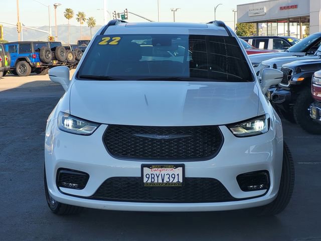 Certified 2022 Chrysler Pacifica Limited w/ S Appearance Package image 2