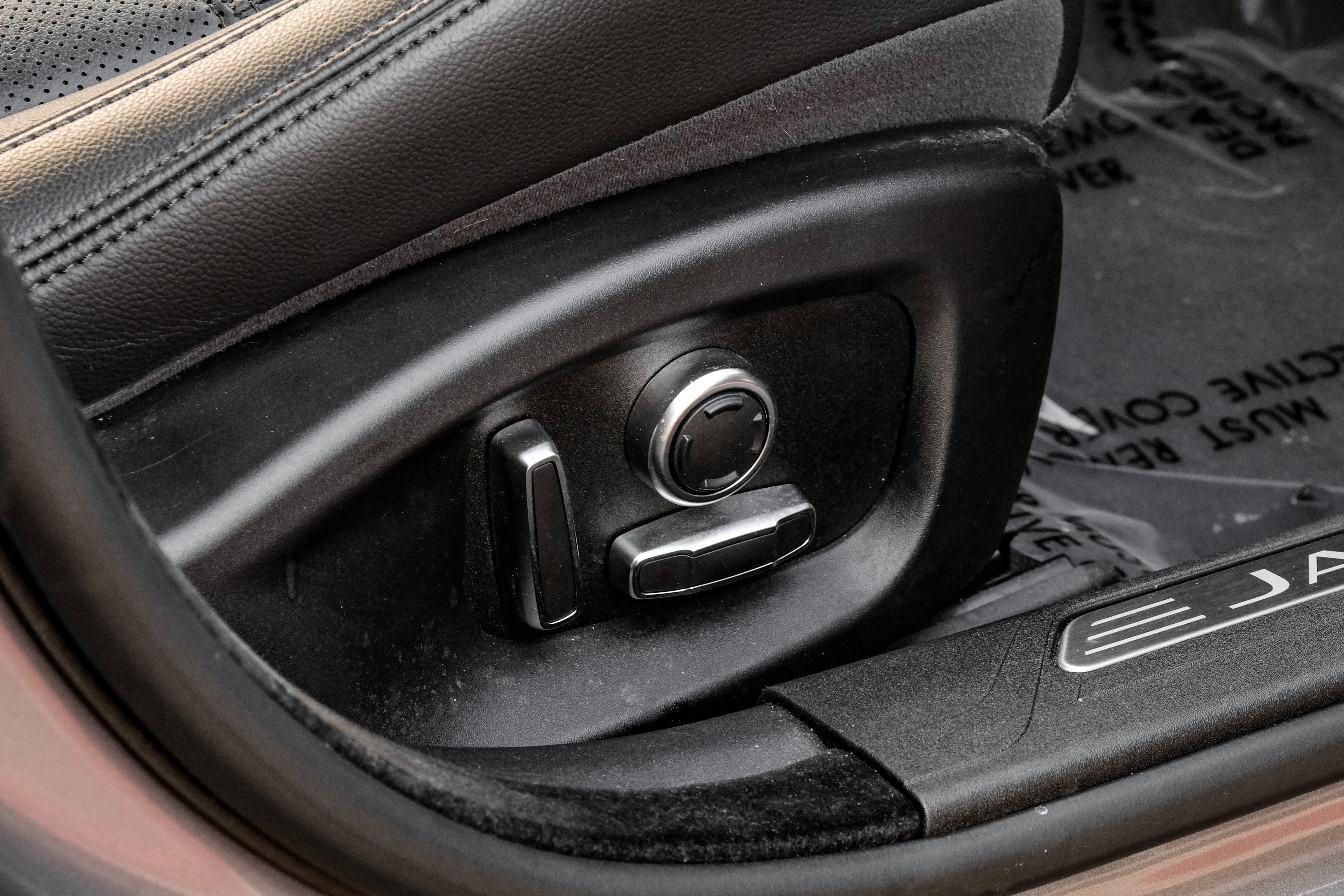 Used 2020 Jaguar XE S image 37