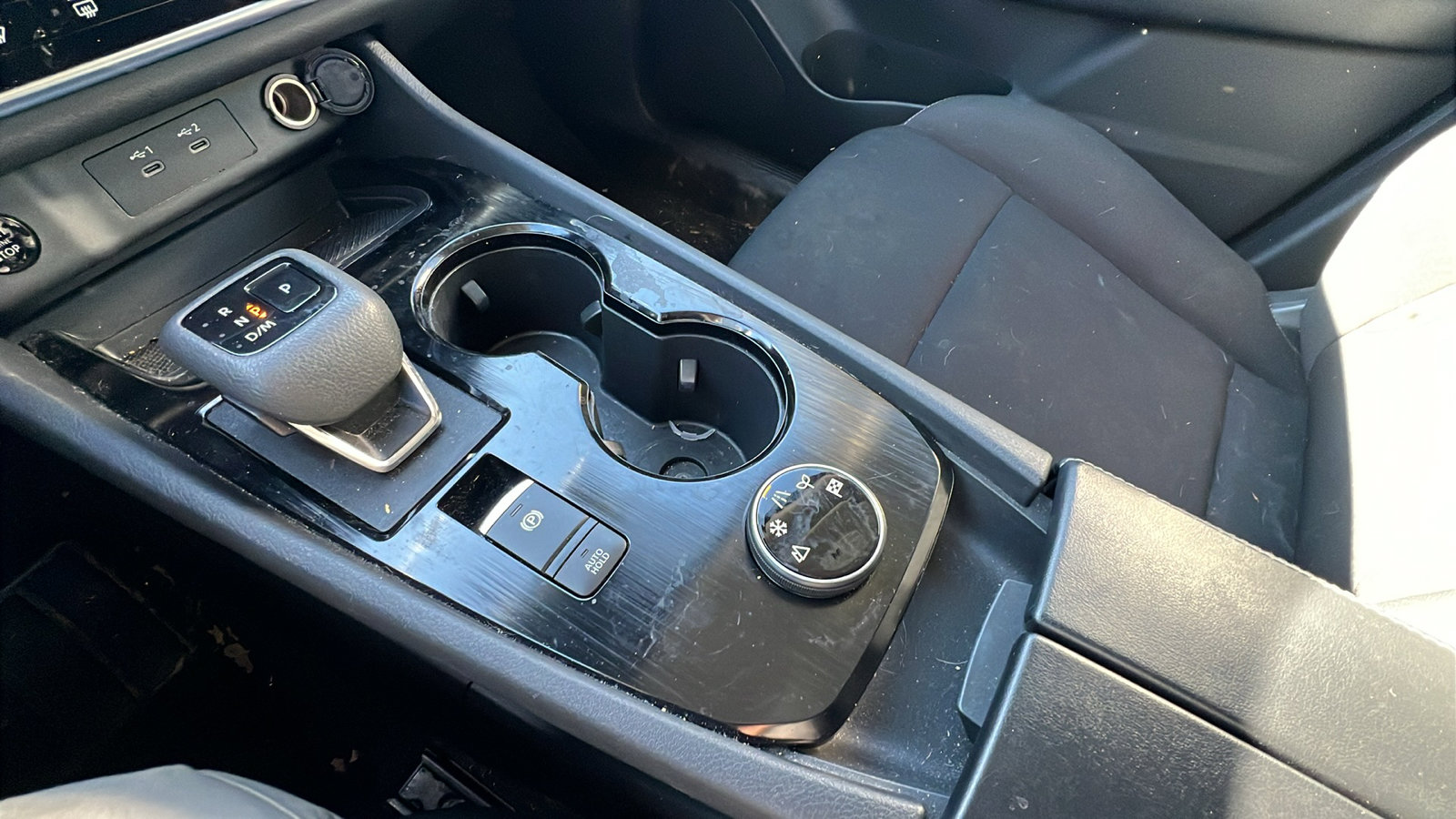 Used 2024 Nissan Rogue S image 29