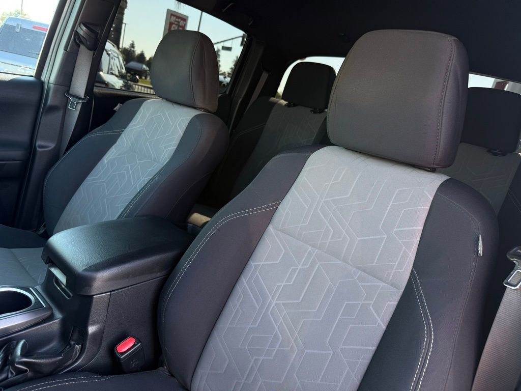 Used 2021 Toyota Tacoma TRD Off-Road w/ Technology Package AWD/4WD image 15