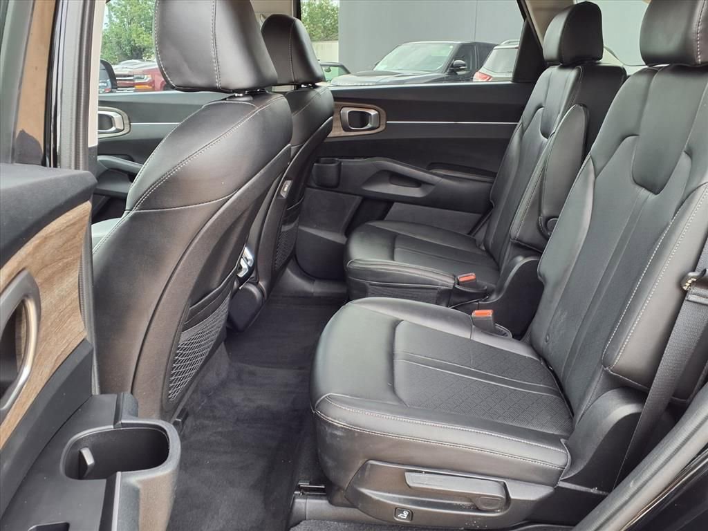 Certified 2022 Kia Sorento EX FWD image 11