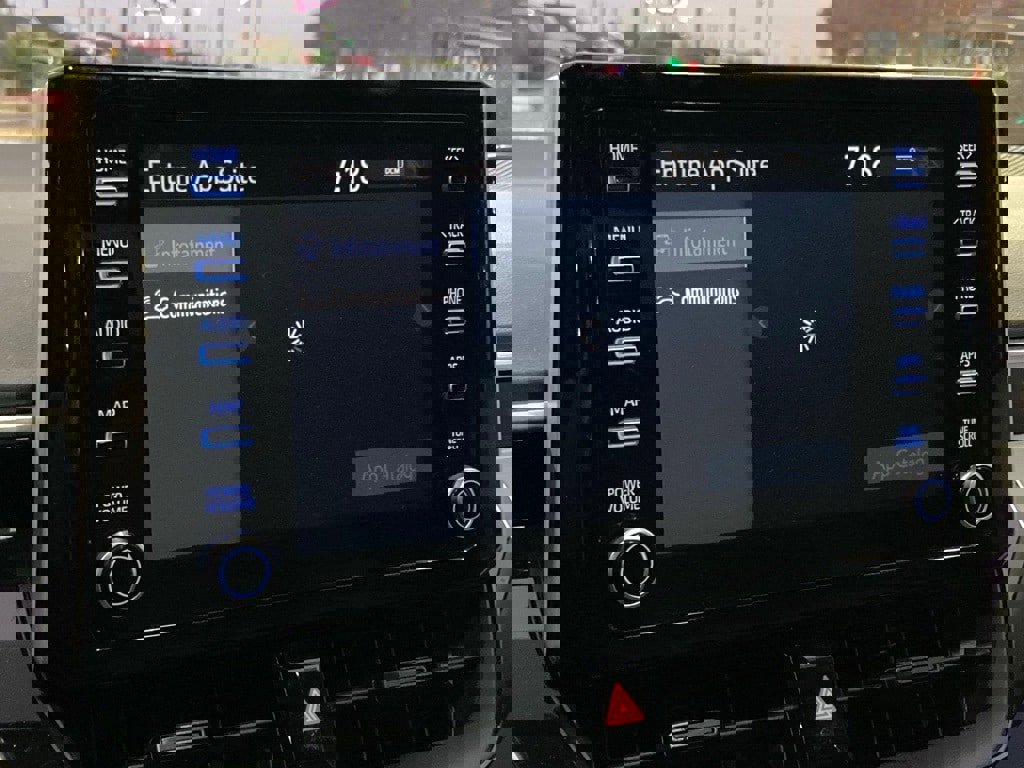 Used 2020 Toyota Corolla LE image 25