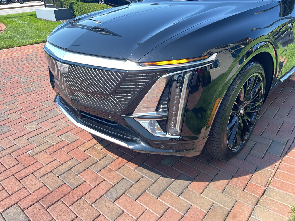 Used 2024 Cadillac Lyriq Luxury AWD/4WD image 2