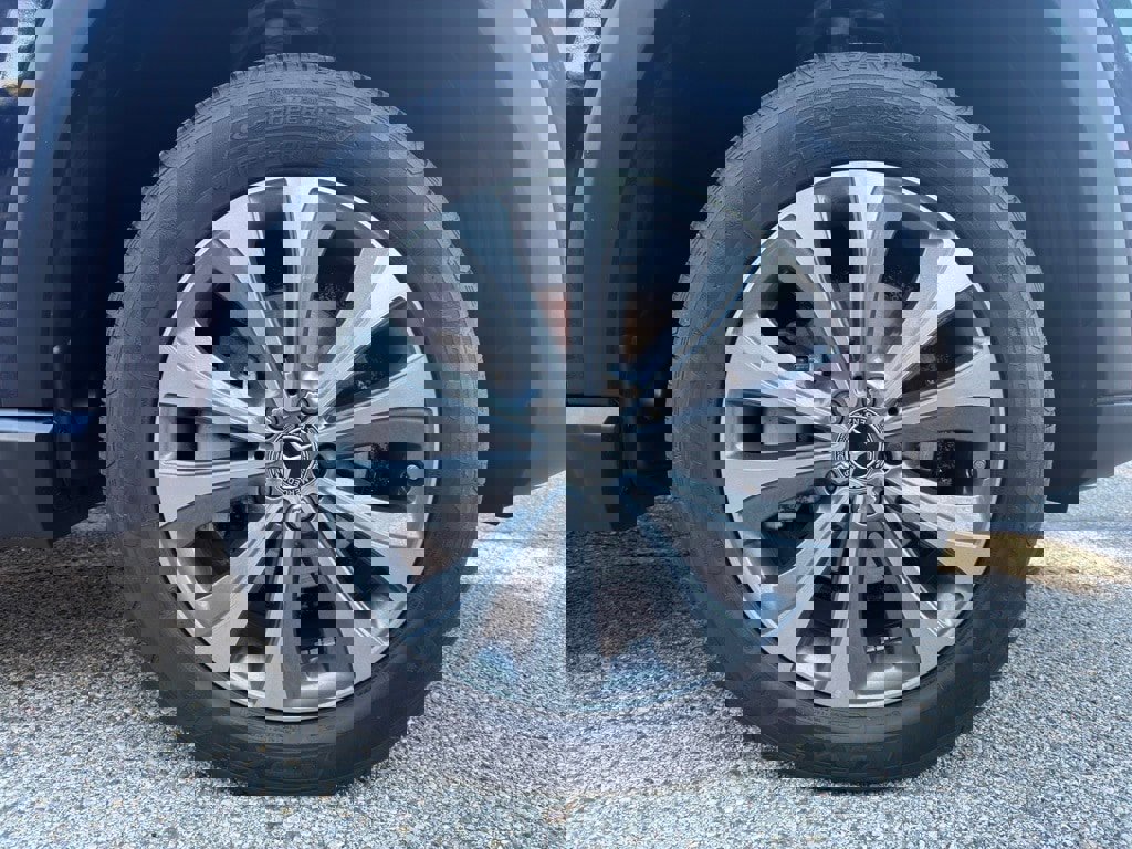 Used 2022 Mercedes-Benz GLE 350 4MATIC w/ Premium Package image 9