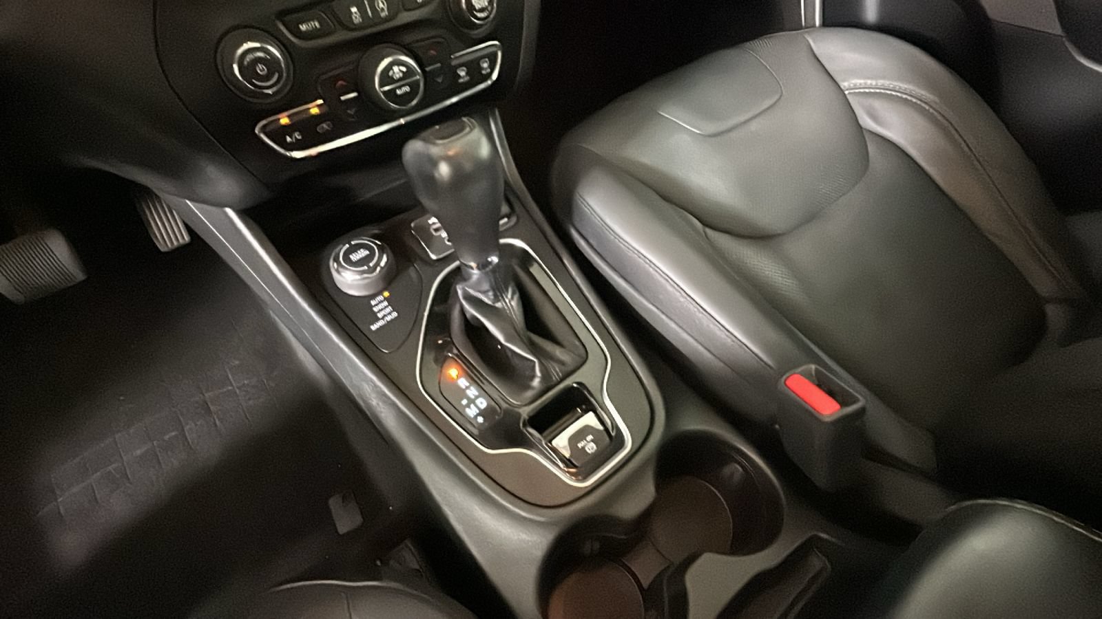 Used 2021 Jeep Cherokee Limited AWD/4WD image 24