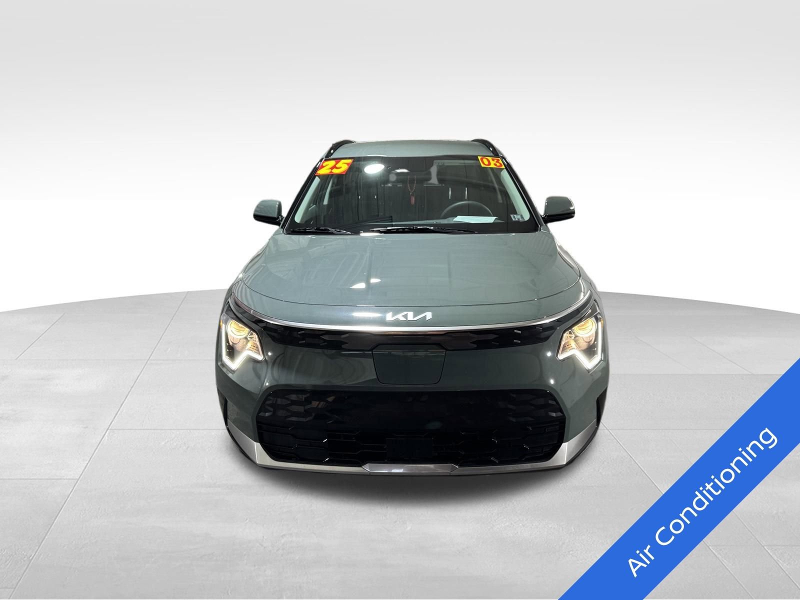 Used 2025 Kia Niro Wind w/ Wind Preserve Package image 2