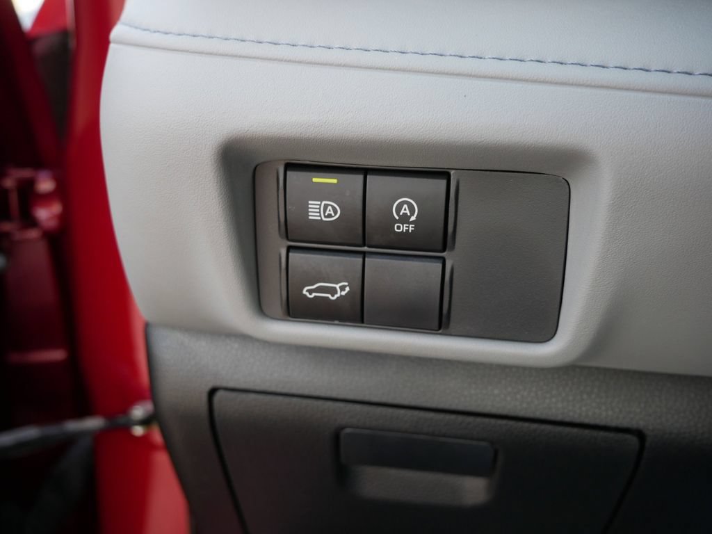 Used 2023 Toyota Highlander XLE AWD/4WD image 31
