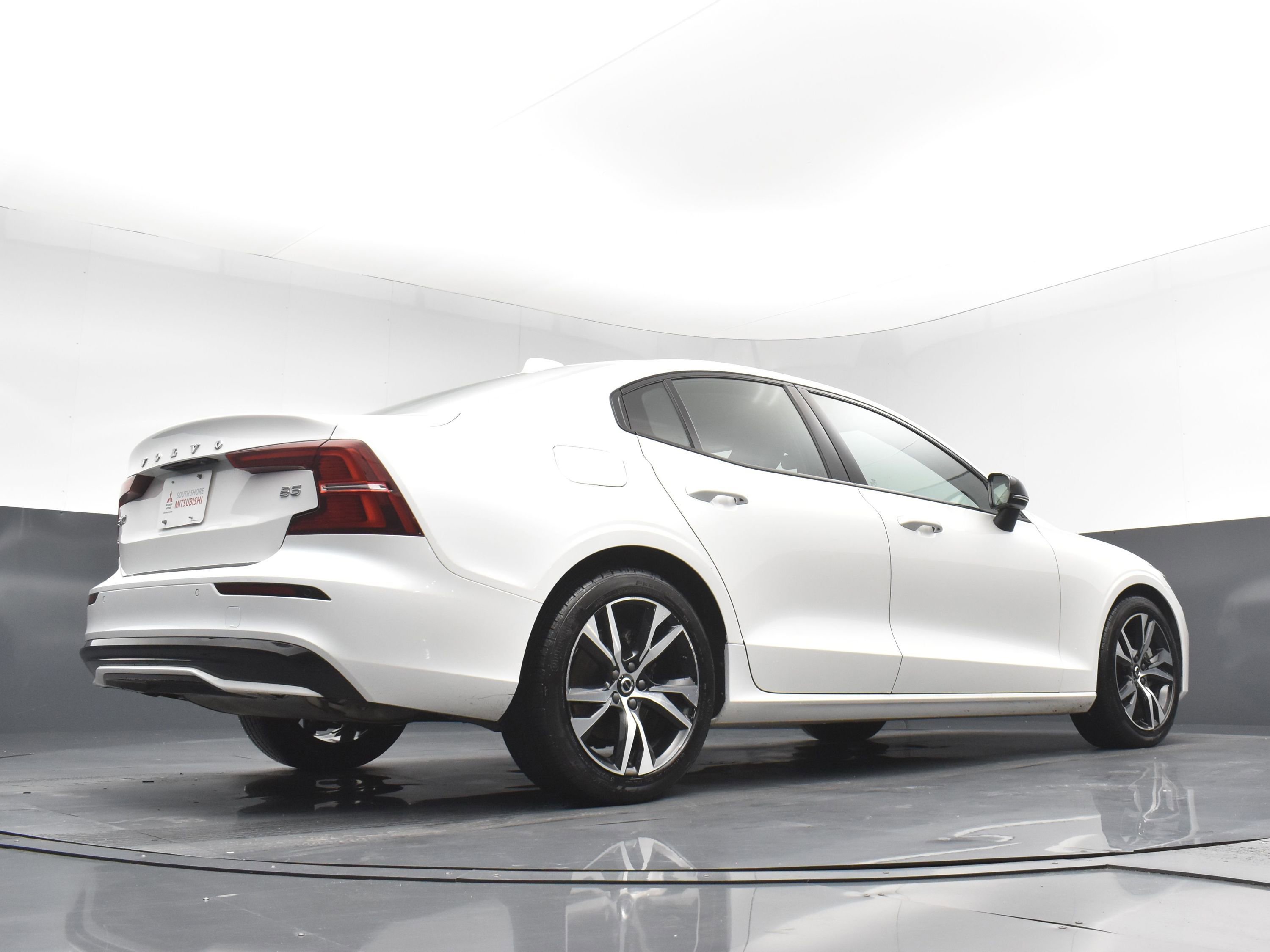 Used 2024 Volvo S60 B5 Core image 25