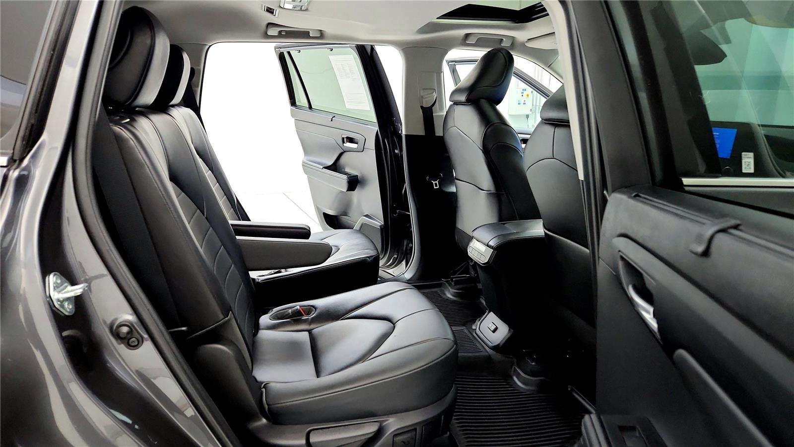 Certified 2023 Toyota Highlander XLE image 30