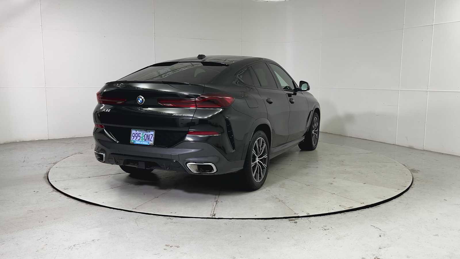 Used 2025 BMW X6 xDrive40i w/ Climate Comfort Package image 2