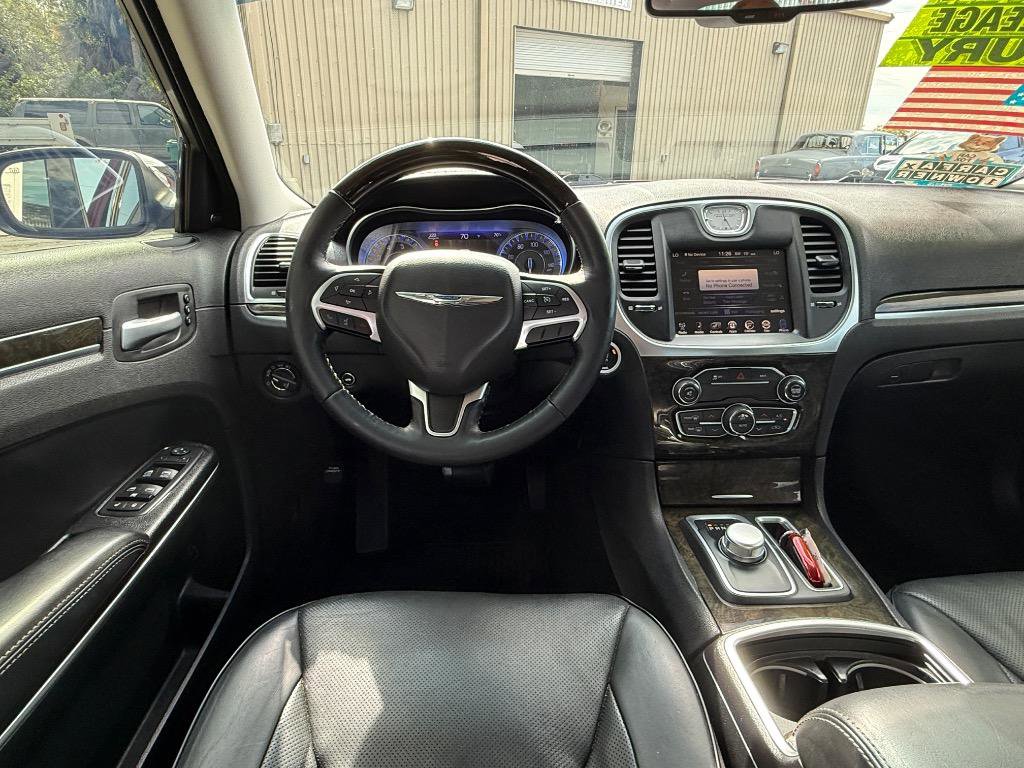 Used 2015 Chrysler 300 C image 9