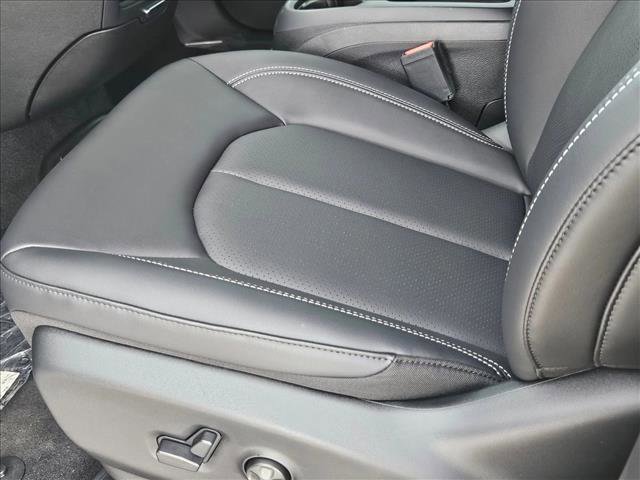 New 2026 Chrysler Pacifica Select FWD video 4