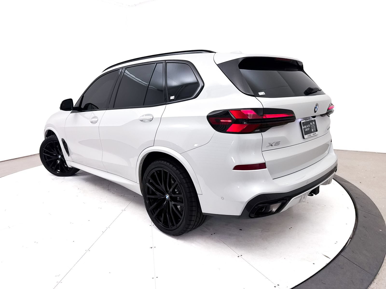 Used 2024 BMW X5 xDrive40i w/ Executive Package AWD/4WD image 2