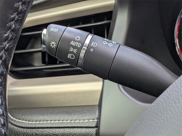 Used 2022 GMC Acadia Denali w/ Denali Technology Package image 32