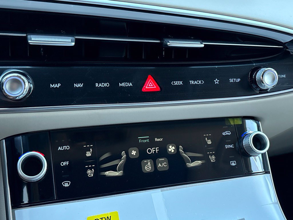 New 2027 Genesis GV70 2.5T Advanced AWD/4WD image 17