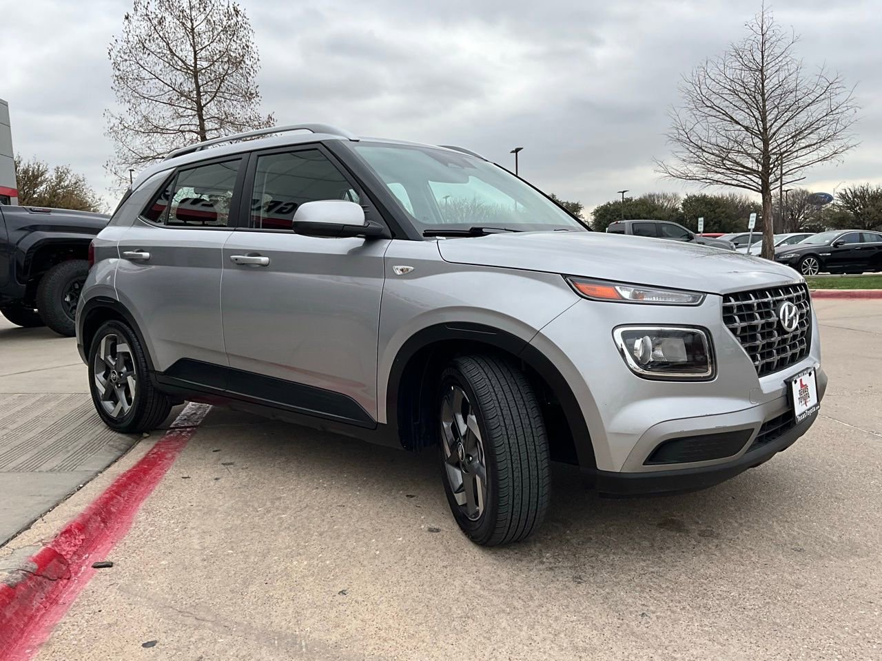 Used 2025 Hyundai Venue SEL image 4