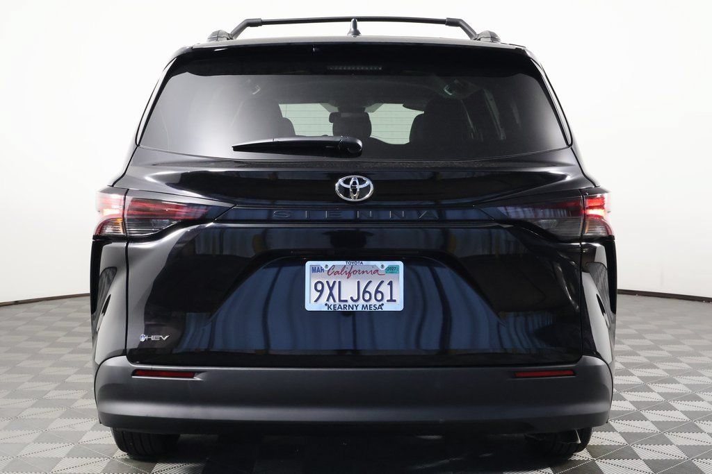 Used 2026 Toyota Sienna LE FWD image 5