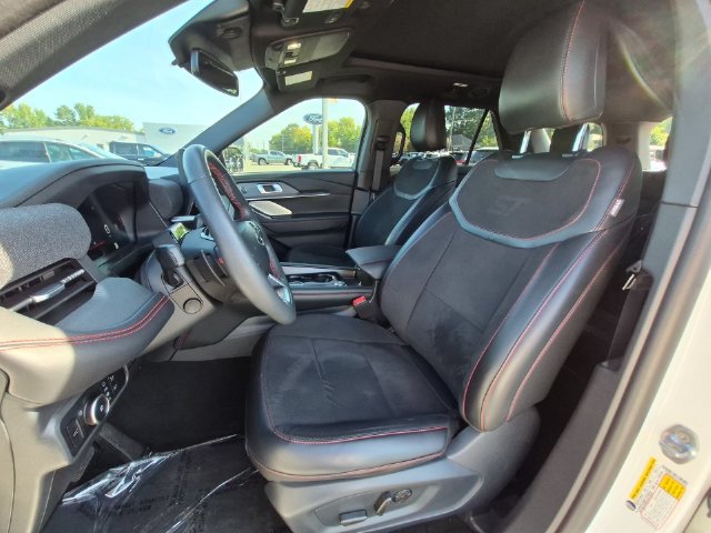 Used 2025 Ford Explorer ST AWD/4WD image 21