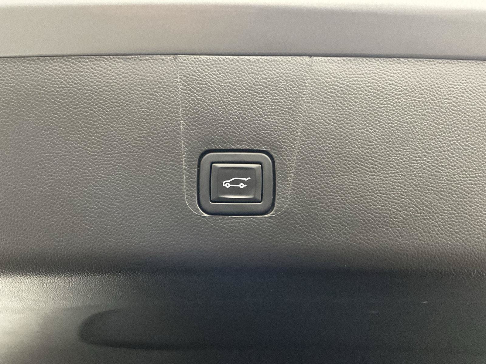 Certified 2023 Chevrolet Traverse Premier w/ LPO, Floor Liner Package FWD image 34