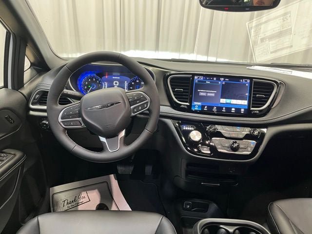 New 2026 Chrysler Pacifica Select FWD image 18