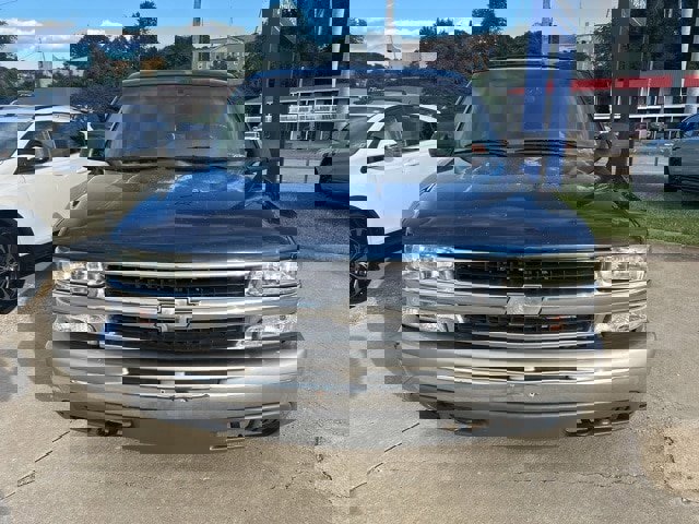 Used 2000 Chevrolet Suburban LS w/ LS Preferred Equipment Group image 2