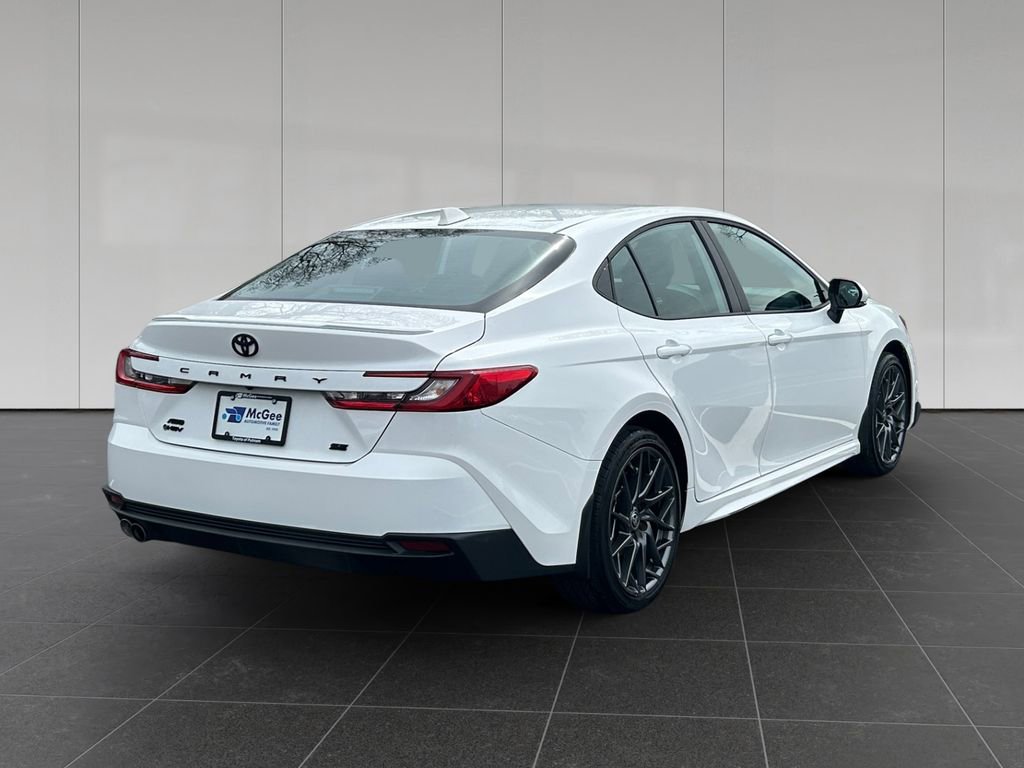 Used 2025 Toyota Camry SE AWD/4WD image 5