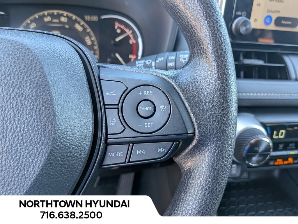 Used 2025 Toyota RAV4 XLE AWD/4WD image 22