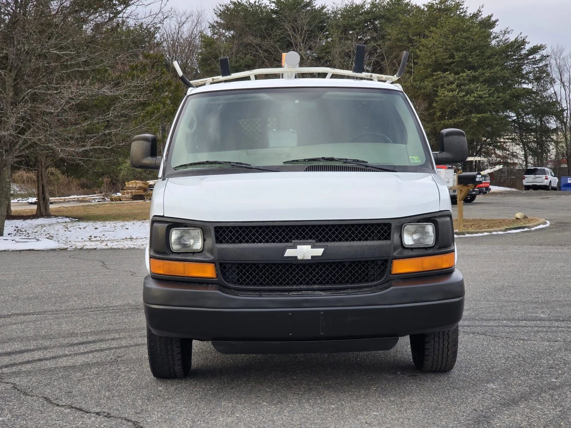Used 2009 Chevrolet Express 2500 image 3
