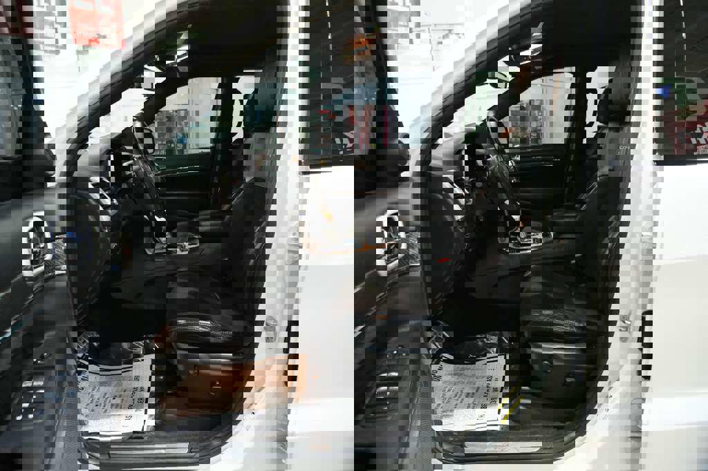 Used 2018 Jeep Grand Cherokee SRT w/ Trailer Tow Group IV image 17