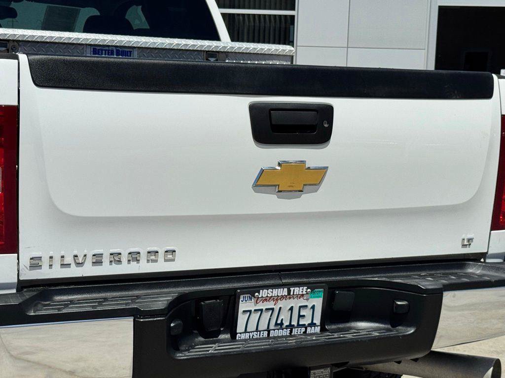 Used 2011 Chevrolet Silverado 2500 LT w/ Interior Plus Package AWD/4WD image 13