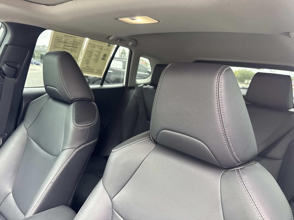 Used 2024 Toyota Corolla Cross XLE w/ Convenience Package FWD image 19