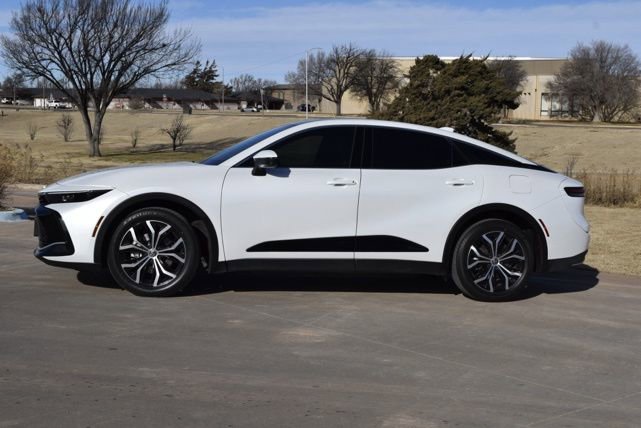 Used 2023 Toyota Crown Limited image 10