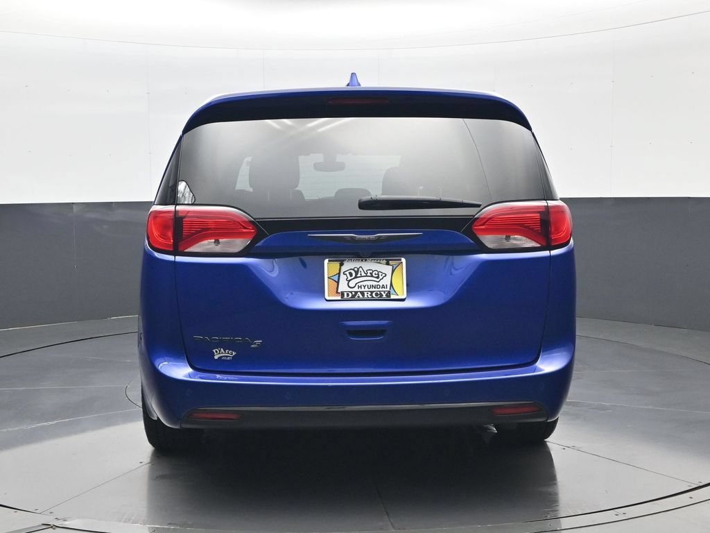 Used 2019 Chrysler Pacifica Touring Plus w/ S Appearance Package FWD image 7