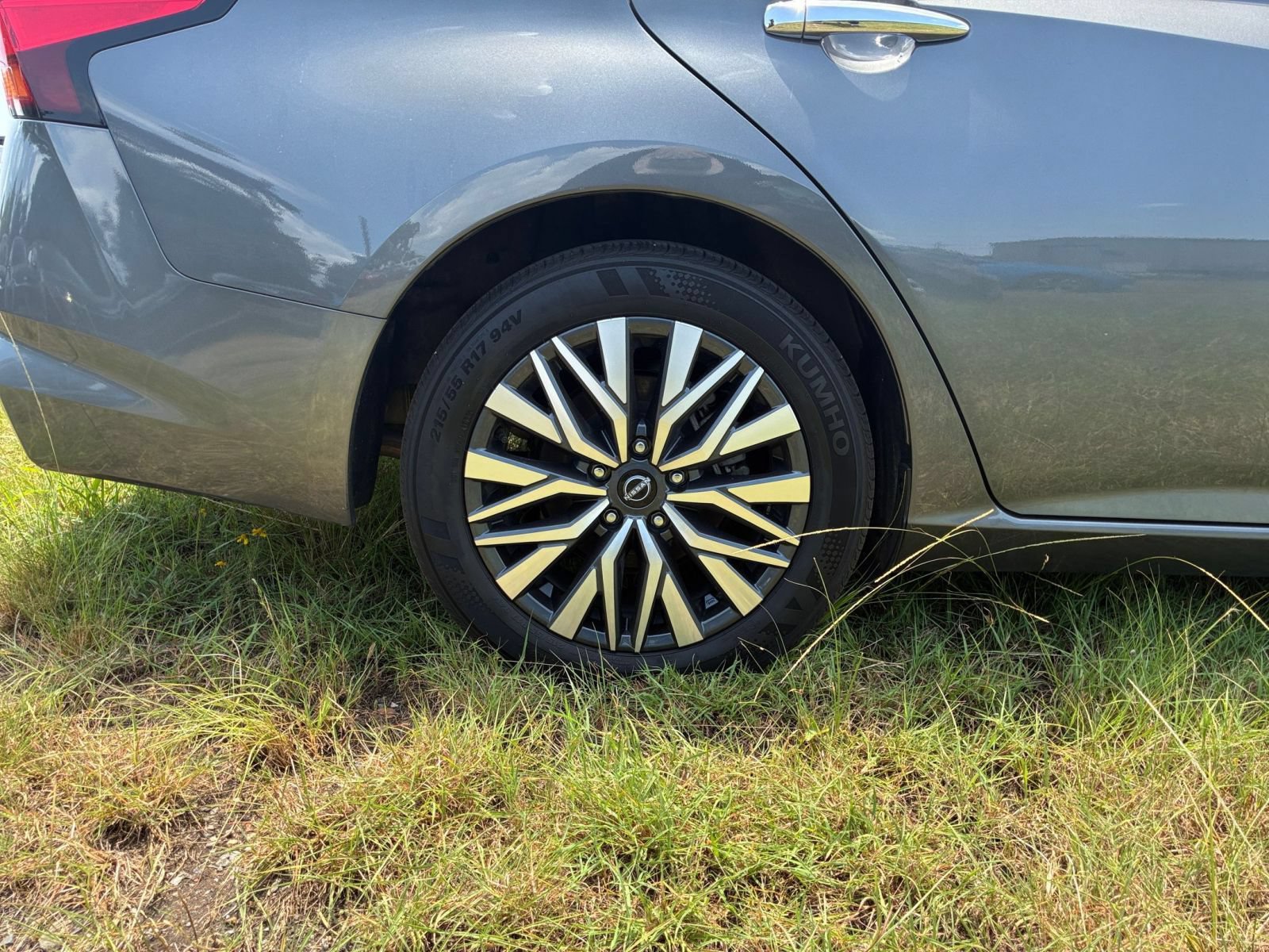 Used 2025 Nissan Altima 2.5 SV FWD image 28