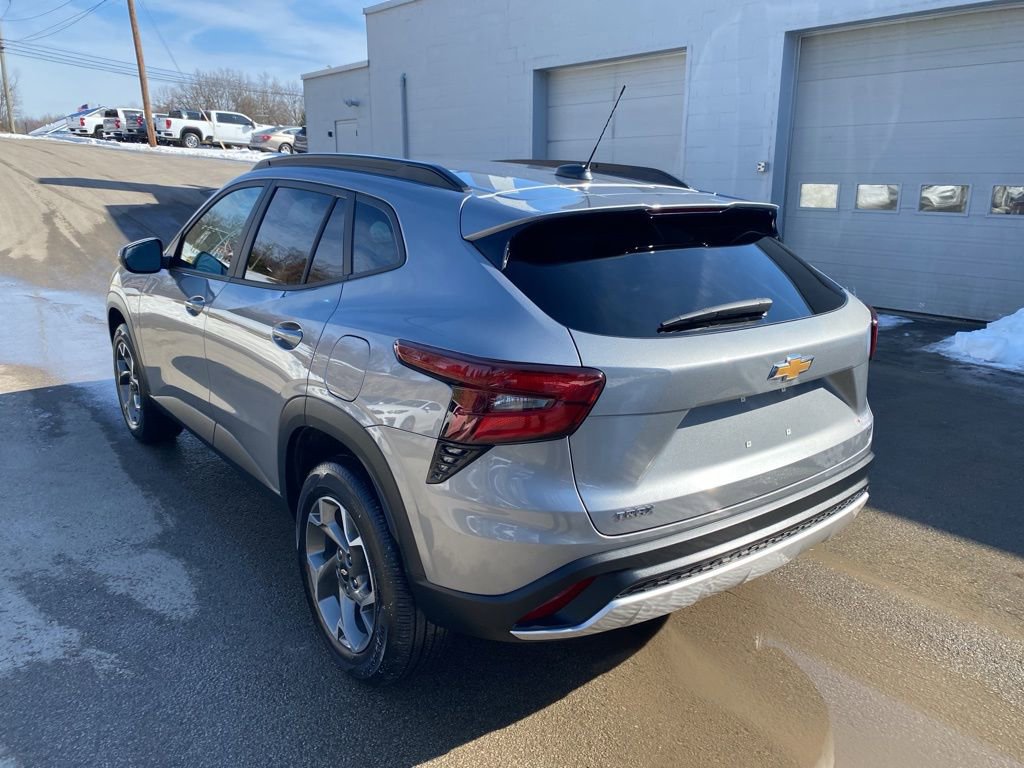 Certified 2025 Chevrolet Trax LT w/ LT Convenience Package image 5