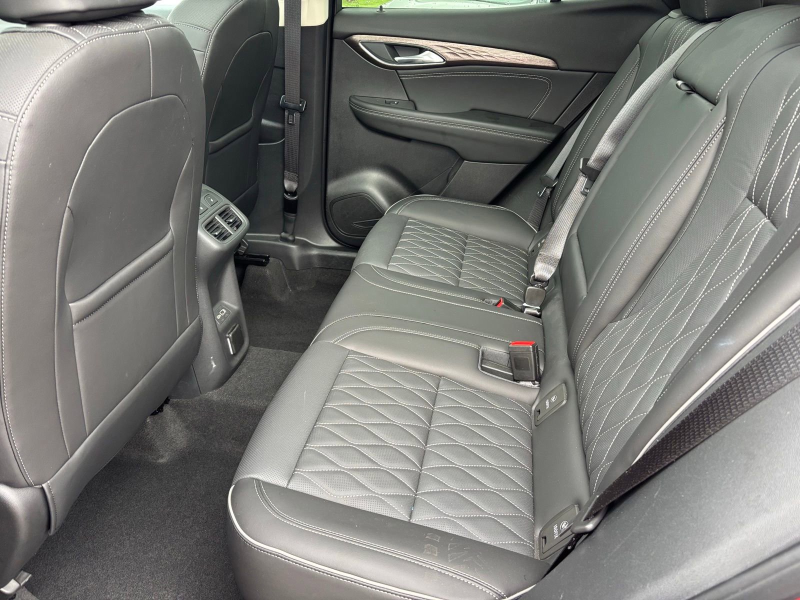 Used 2023 Buick Envision Avenir AWD/4WD image 7
