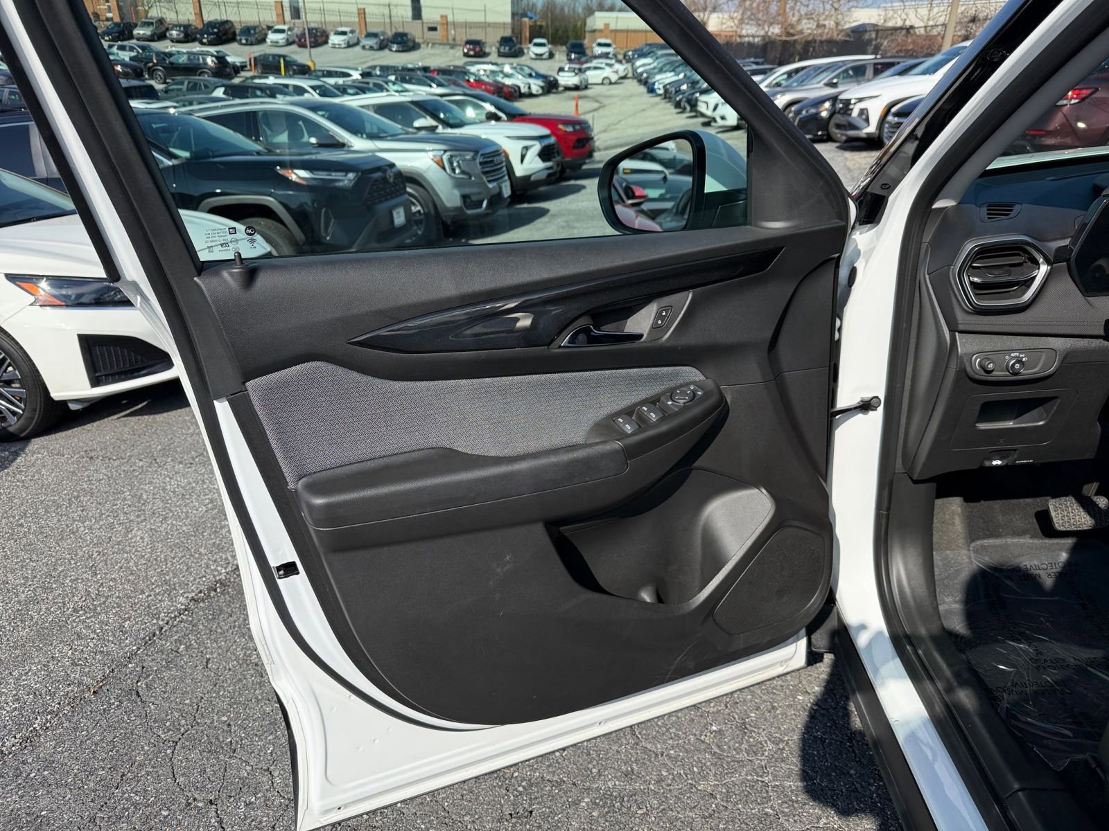 Used 2025 Chevrolet TrailBlazer LT image 18