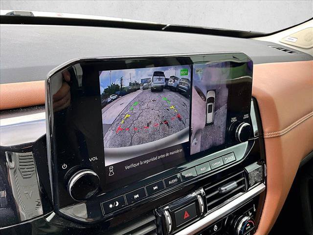 Used 2024 Nissan Pathfinder Platinum AWD/4WD image 23