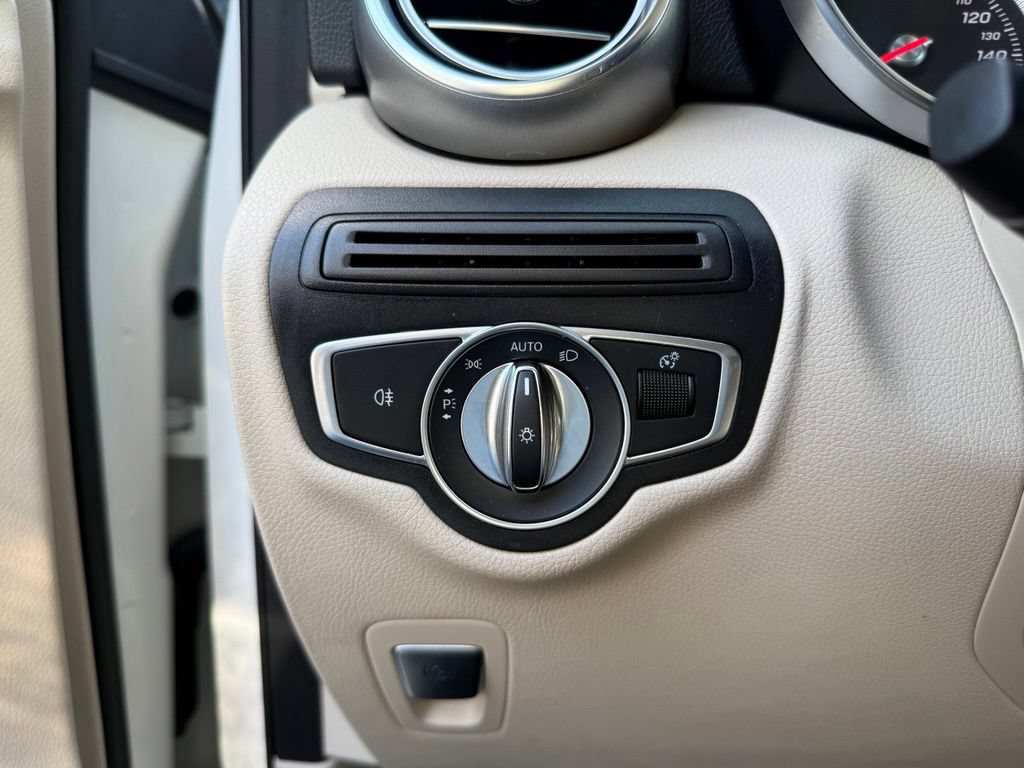 Used 2018 Mercedes-Benz GLC 300 4MATIC image 30