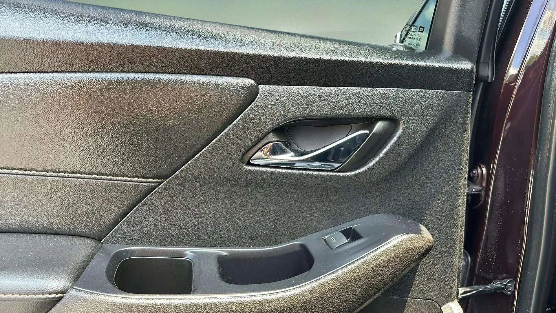 Used 2021 Chevrolet Traverse LT w/ LT Premium Package image 17