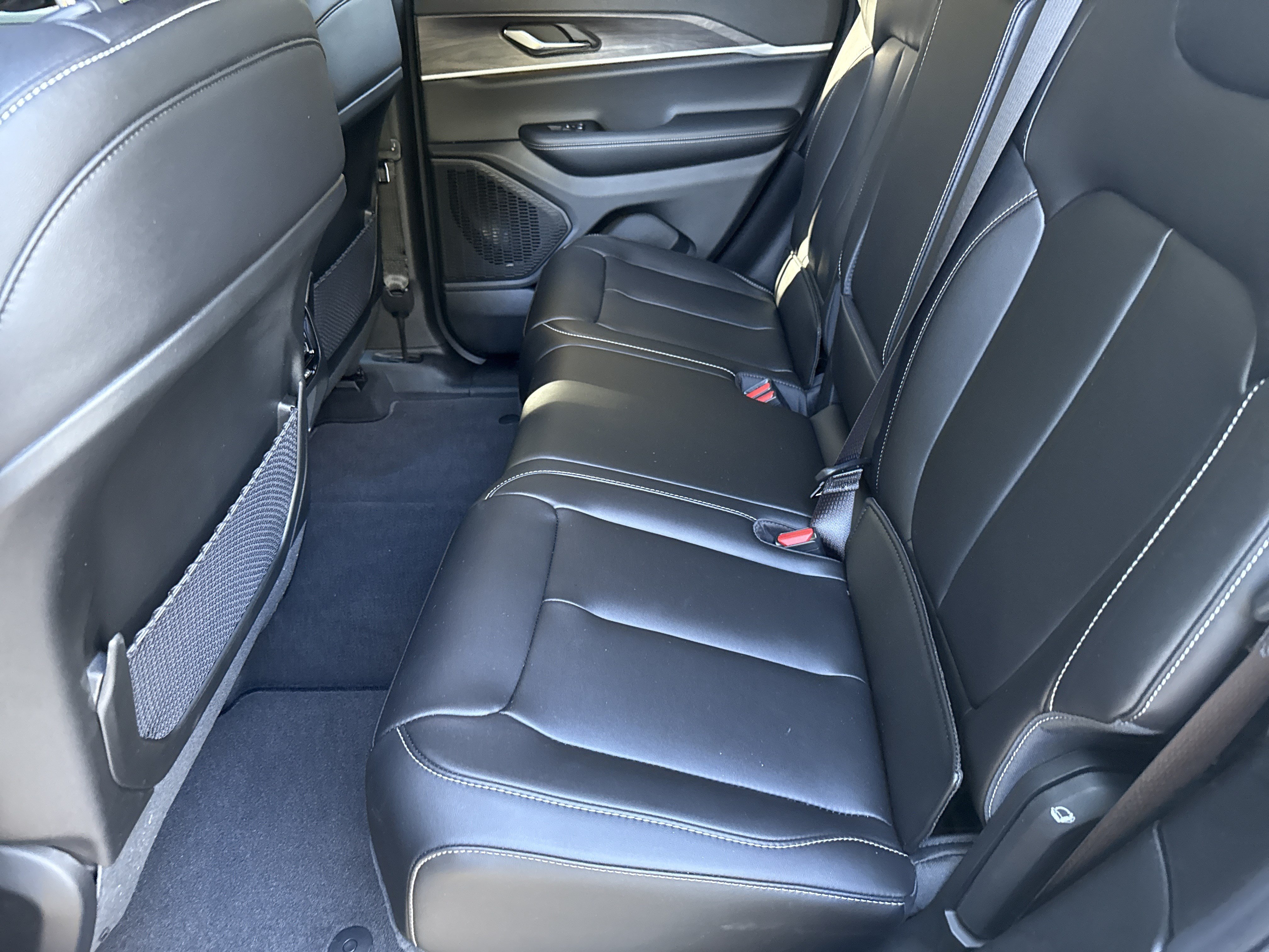 New 2025 Jeep Grand Cherokee Limited w/ Black Appearance Package RWD image 19